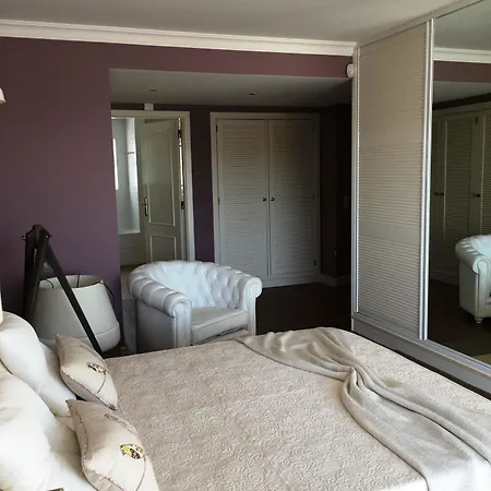 With 4 Bedrooms In Portugal With Wonderful Sea View Villa *