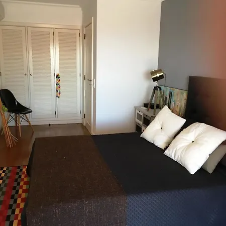 With 4 Bedrooms In Portugal With Wonderful Sea View Villa