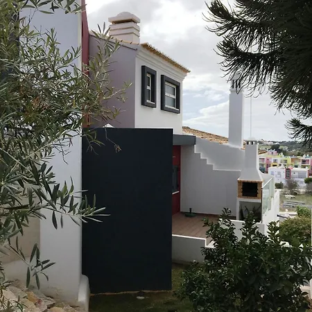 With 4 Bedrooms In Portugal With Wonderful Sea View Villa *
