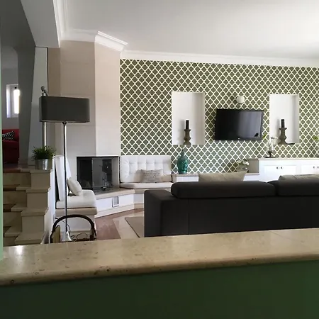 With 4 Bedrooms In Portugal With Wonderful Sea View Villa *