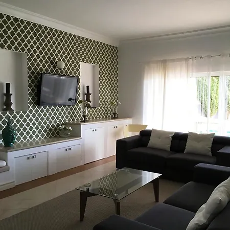With 4 Bedrooms In Portugal With Wonderful Sea View *