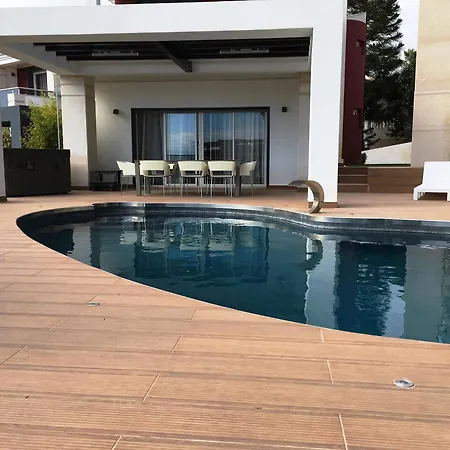 With 4 Bedrooms In Portugal With Wonderful Sea View *